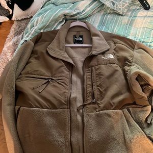 NORTH FACE (SIZE XL) JACKET